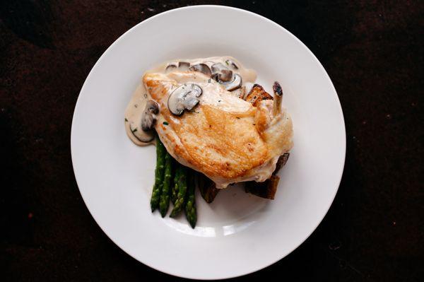 Chicken chardonnay with sautéed asparagus and roasted potatoes