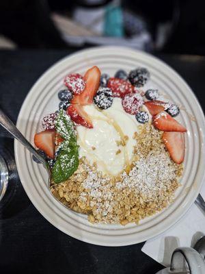 Yogurt parfait with Granola