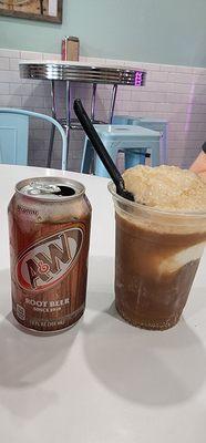 Root beer float with vsnilla