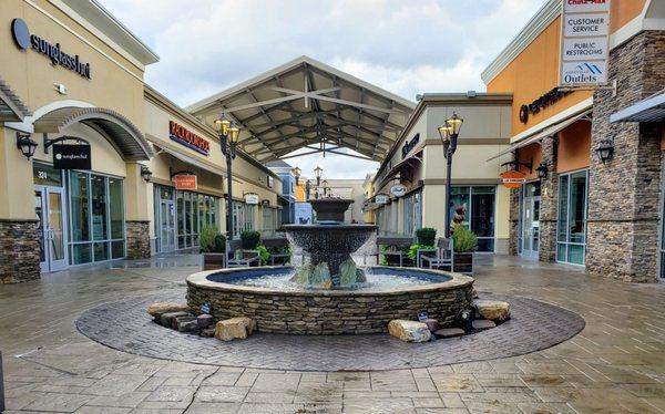 Fountain at Asheville Outlets