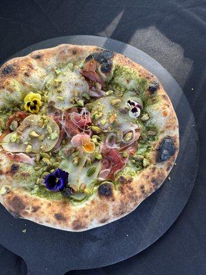 Pesto pear pizza (summer only)