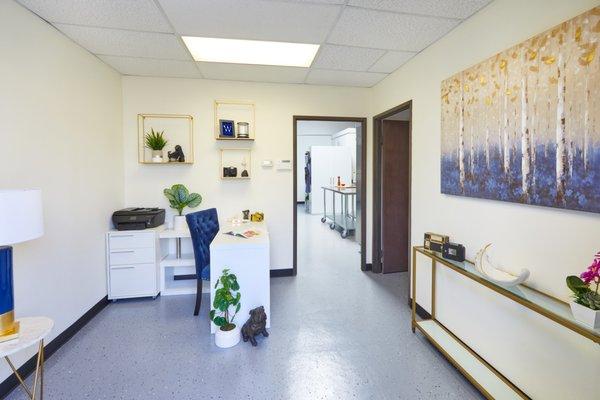 Front Studio entryway. Leads directly into the kitchen and shoot space.