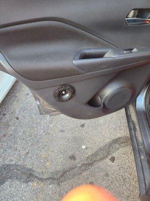 Door speakers and bullets in back seat doors.