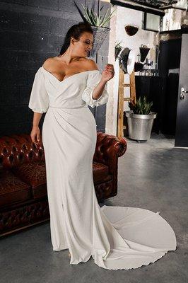 Love this gown for our curvy brides!