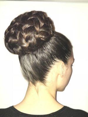 A braided bun. Hairbyluma