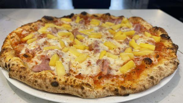 HAWAIANA- Daily Homemade Dough, Crushed Tomatoes, Mozzarella, Ham, Pineapples