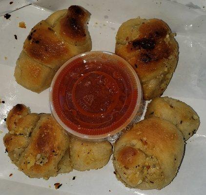 Garlic Knots: not bad, just a bit too doughy, but they do have a decent garlic flavor.