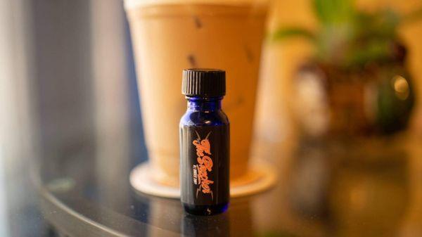 We're showing off our Shocker! 15ml of pure of pure alkaloids harvested straight from the Maeng-Da kratom plant.