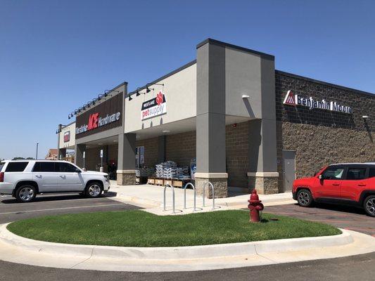 This store opened in February 2020. It's clean, bright and the staff are very helpful.    This photo was taken in September 2020.