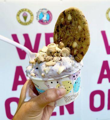 Regular size blueberry ice cream mixed with white Choc chips & cookie dough & topped with blueberry muffin cookie