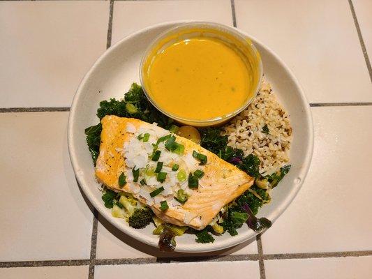 Curry salmon bowl.
 A good size of fish this time around!