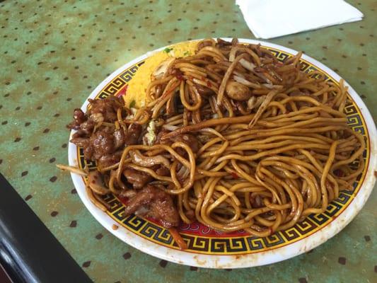 Spicy beef lo mein lunch special