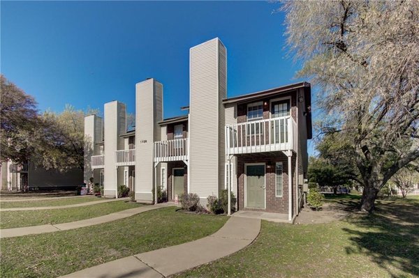 River Crossing Townhomes by Sandalwood Management