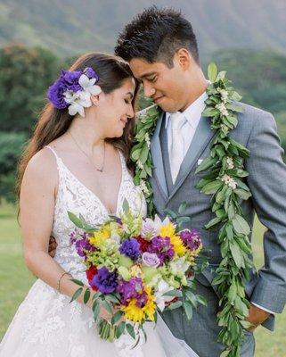 Josh and I. Hair flowers and bouquets from Easley Designs. Photographer: jeannemariephotography