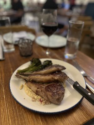 Lamb chops with couscous and broccolini