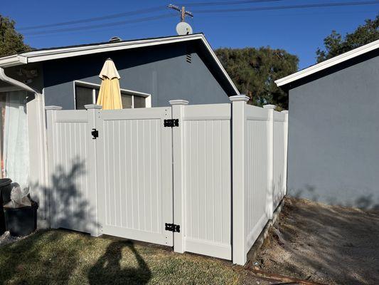 GREY PRIVACY FENCE AND GATE | BLACK ACCENT HARDWARE | CLASSIC CAPS FOR A MORE ADORN LOOK | VINYL BUILT FOR YOU! -- CA VINYL CONNECTION, MFG.