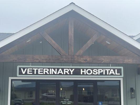 Myrtle Avenue Veterinary Hospital front entrance.