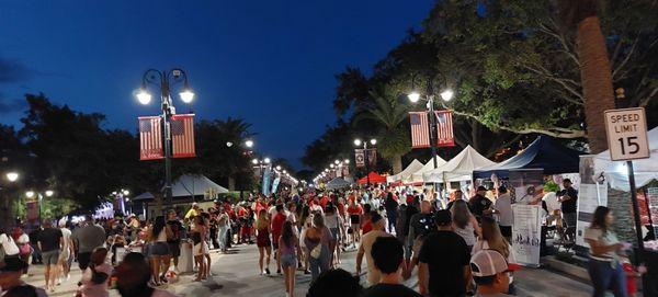 Crowd and vendors