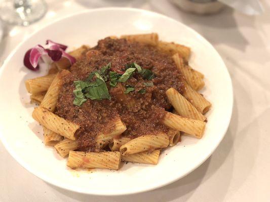 Rigatoni Bolognese as entre