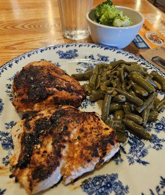 Smoky grilled chicken with green beans and steamed broccoli