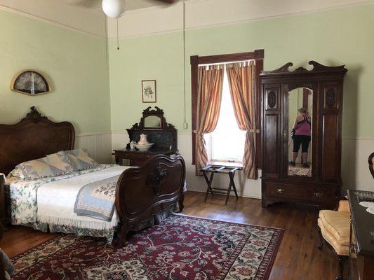 Bedroom was spacious for two women with a lot of luggage. Loved the antique furniture!