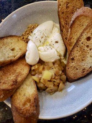 Burrata and fruit chutney crostini basket