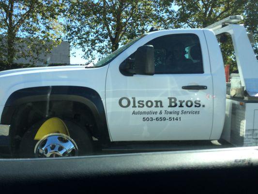 This is their driver on 9/15/16 cell phone in hand after nearly causing a wreck on I-205!  would you want them towing your car?  I think not