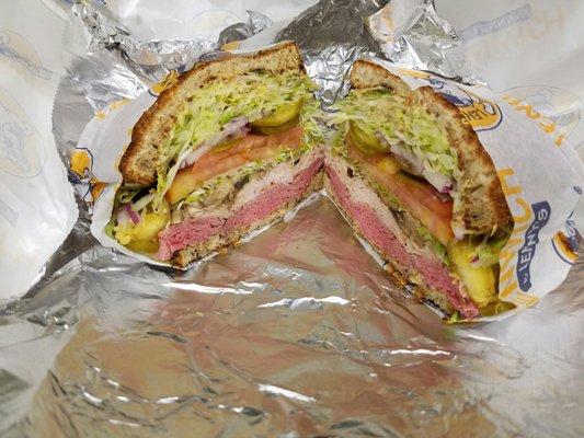 Turkey pastrami, roast beef, alfalfa sprouts, lettuce tomato, hot peppers, grilled mushrooms on 7 grain.