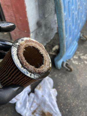 Valvoline filter found not correctly installed -- caused $2440 worth of damage to my engine -- lucky it wasn't worse