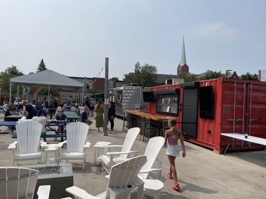 Food truck to the right