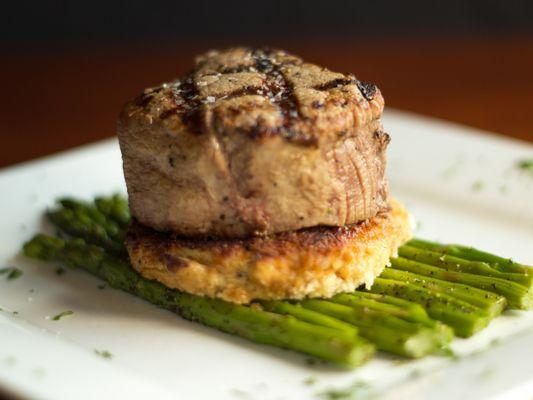 Tenderloin Filet with Mashed Potatoes and Asparagus