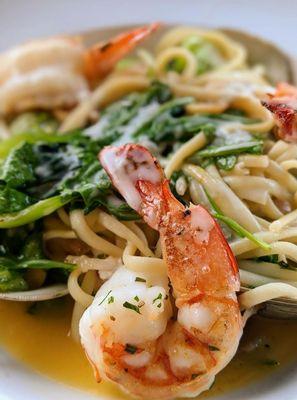 Jumbo Shrimp & Little Neck Clam Linguini