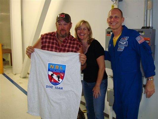 Larry the Cable Guy and Clay Anderson at NASA's Neutral Buoyancy Laboratory