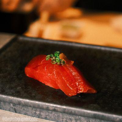 Akami (lean tuna) with garlic chip
 IG: @thephotographerfoodie