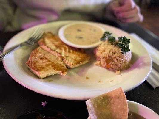 Salmon with cucumber sauce