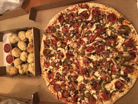 Garlic Knots & Deluxe Pizza