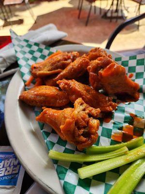 Lunch Hot Wings and Fries