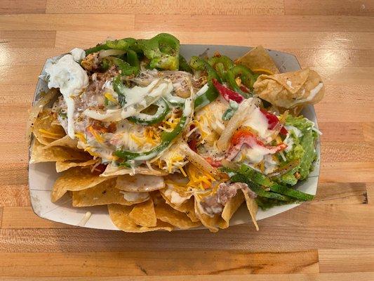 grande nachos with veggies