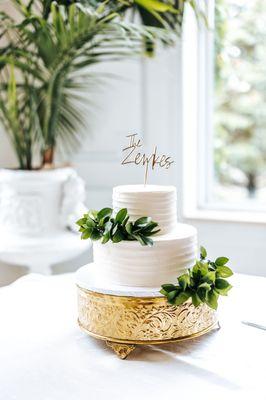 Wedding cake greenery