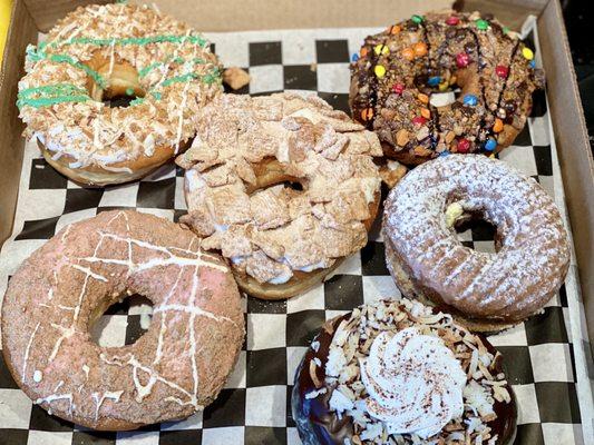 Carrot Cake, Cinnamon Toast Crunch, Blueberry Lemon Whoopie Pie, Chocolate Coconut, Raspberry Crumble