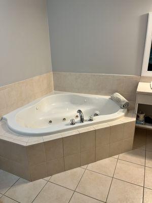 Jetted tub. Ahhhhh