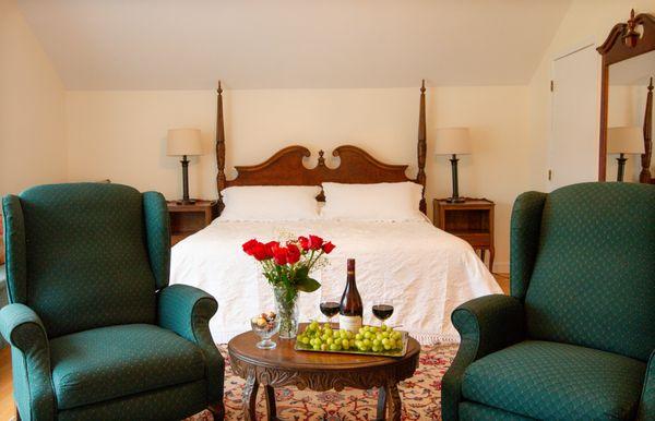 The romantic honeymoon suite, a free-standing cottage, is the perfect spot for luxury and privacy.