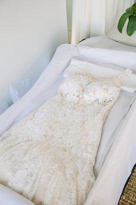 A preserved wedding dress with the lid off. Brides can always review their dresses after preservation.