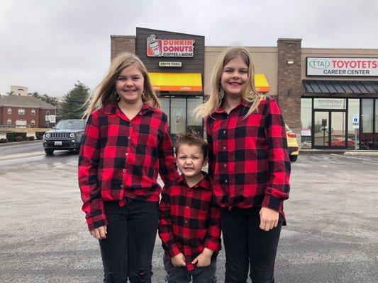 Adrianna, Maverick and Vera are excited to pick out some heart shaped donuts for Valentine's Day!