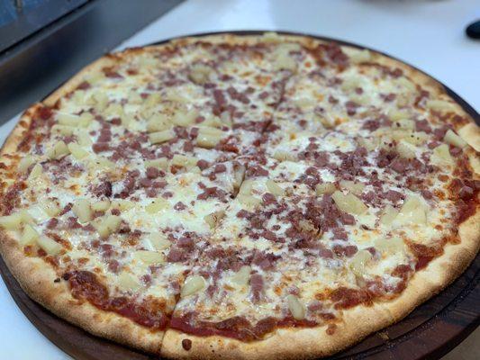 Hawaiian pizza
Pineapple, turkey ham and beef bacon bits