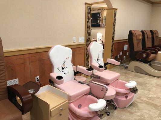 A few kiddie pedi chairs (& adult pedi chairs)