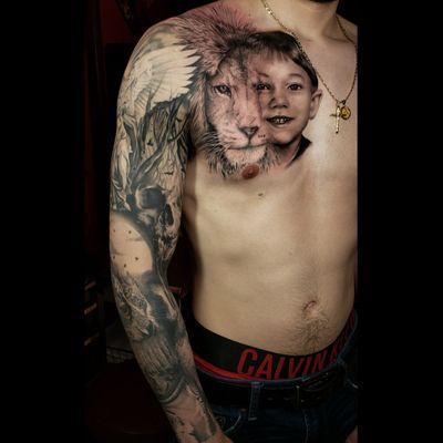 Healed sleeve and fresh portrait done by our resident artist @carlosguzmanart