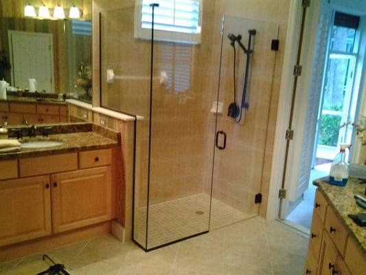 Custom glass shower enclosure Ft. Myers