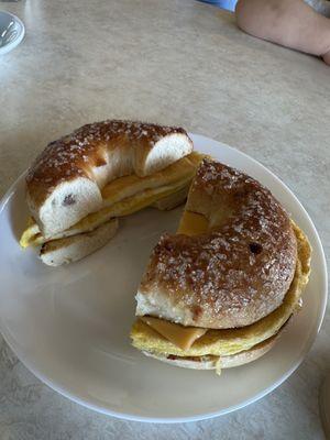 Bagel with egg