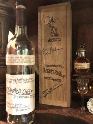 Here's what my empty bottle looks like  You can't buy the box though, that's special, signed by the master and asst distillers.